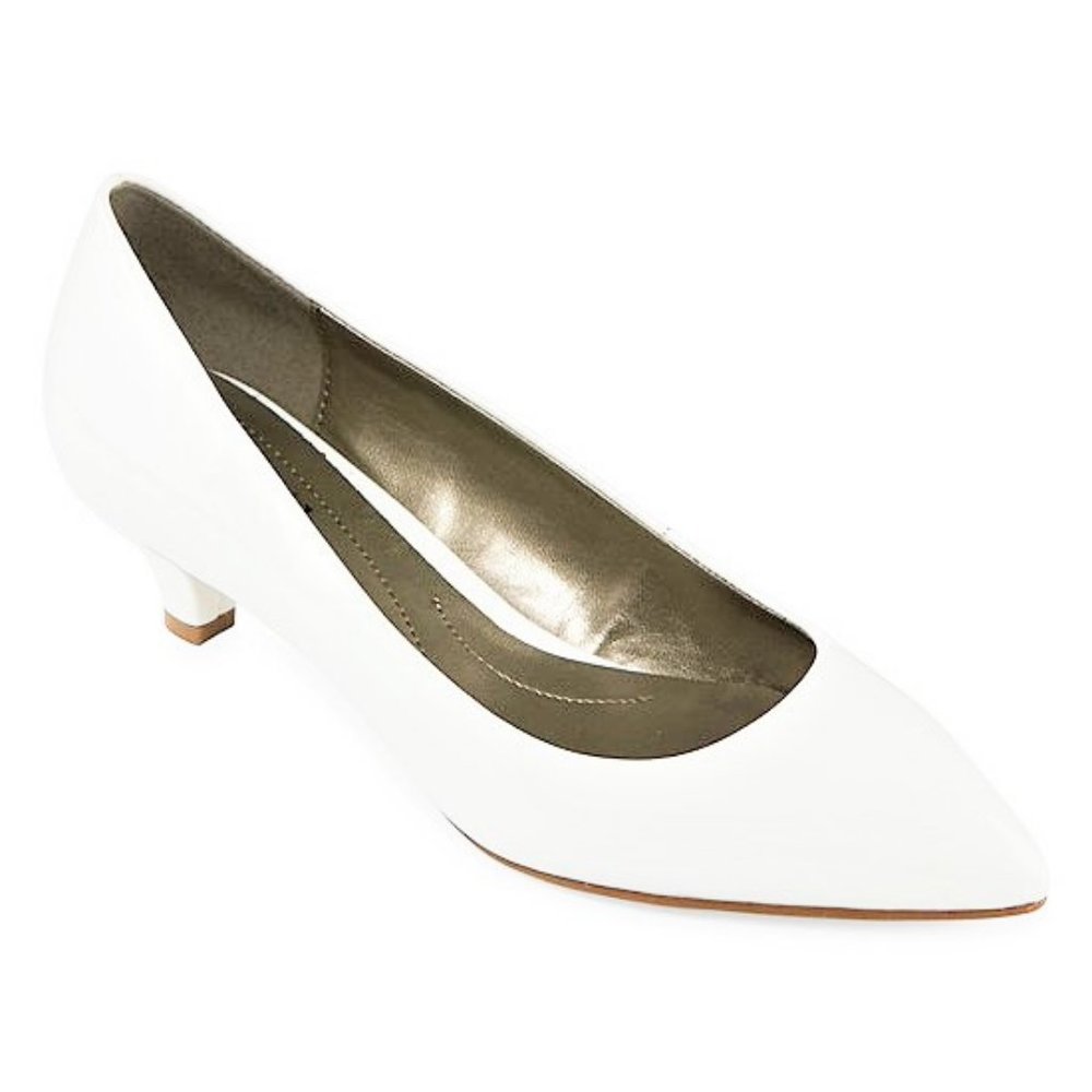 East 5th Helaine White Kitten Heels 6 M